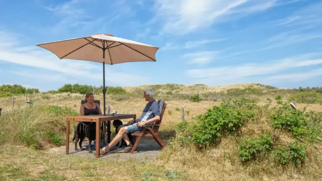 Terras van BB Uit en Thuis in de duinen VVV Texel