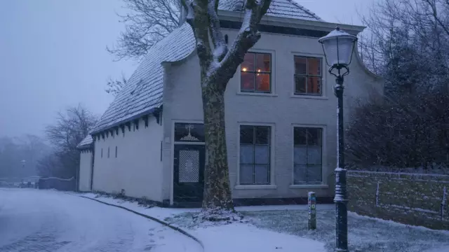 Bed en Breakfast pastorie De Waal in de sneeuw VVV Texel
