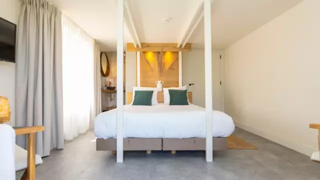 Op Oost Suite Texel Tuin hemelbed fotograaf Liselotte Schoo VVV Texel