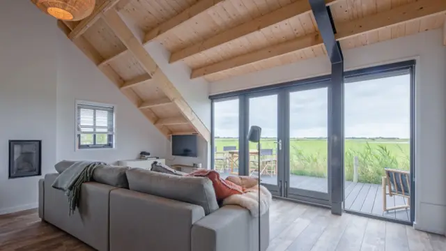 Woonkamer uitzicht bank JS 1 k