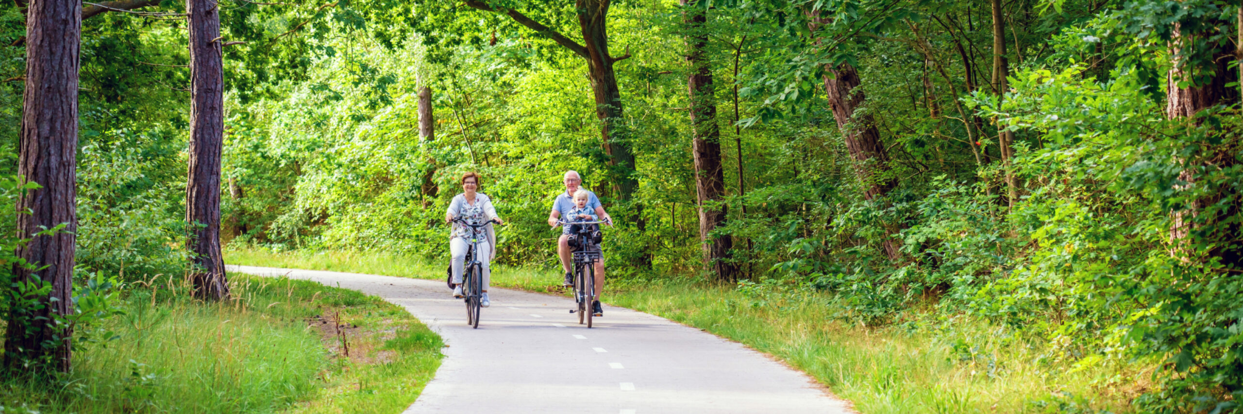 Opa en oma op de fiets