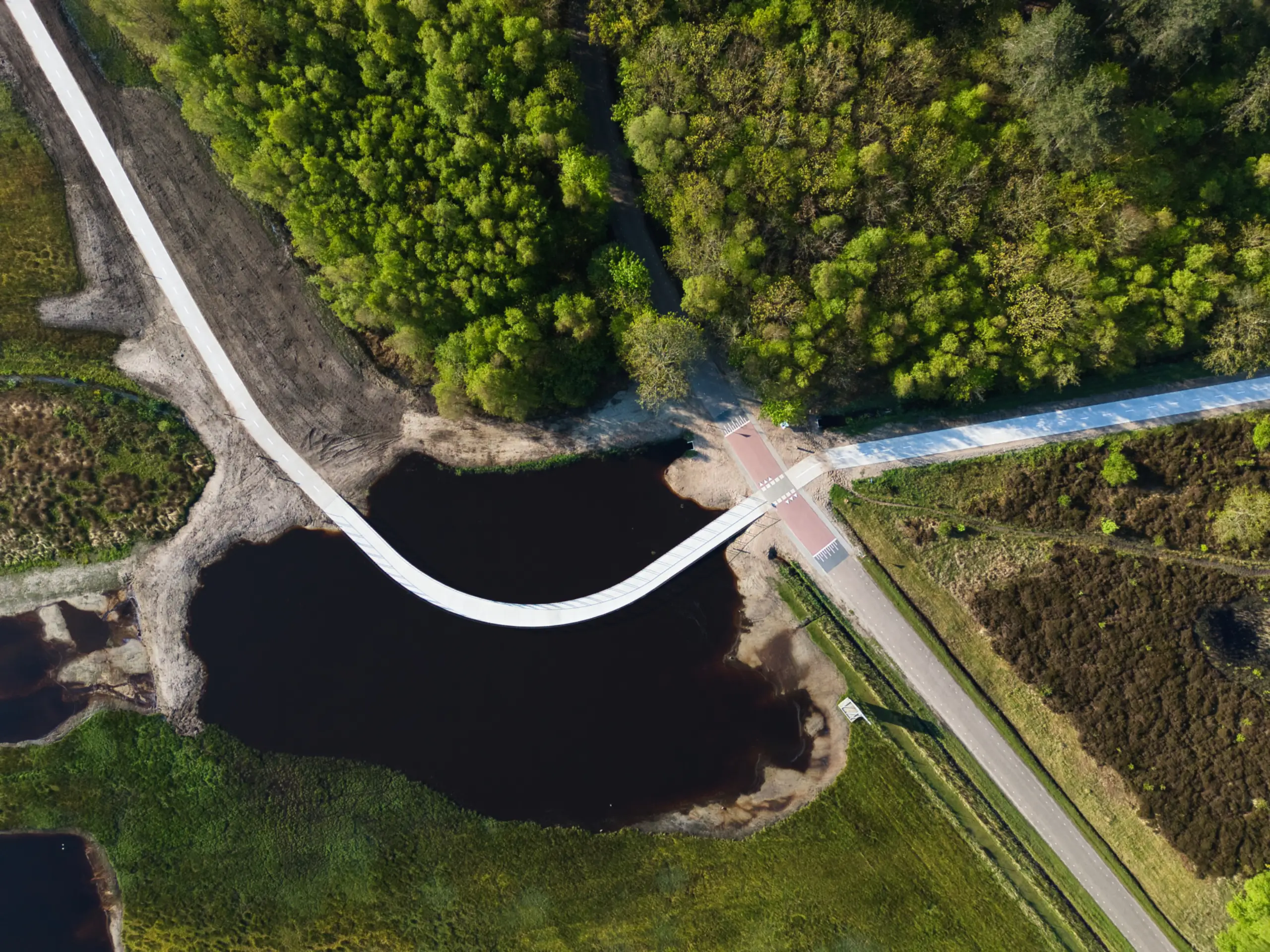 Fietsbrug vlak na de aanleg