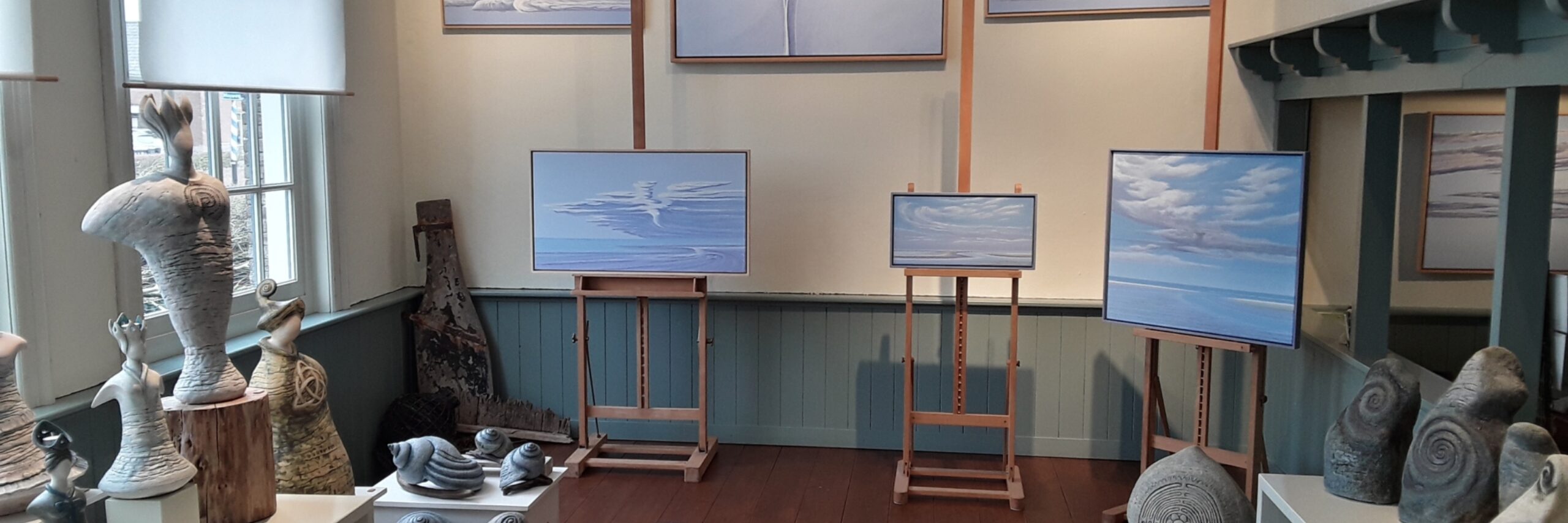 Expositie van de Eiland Galerij VVV Texel