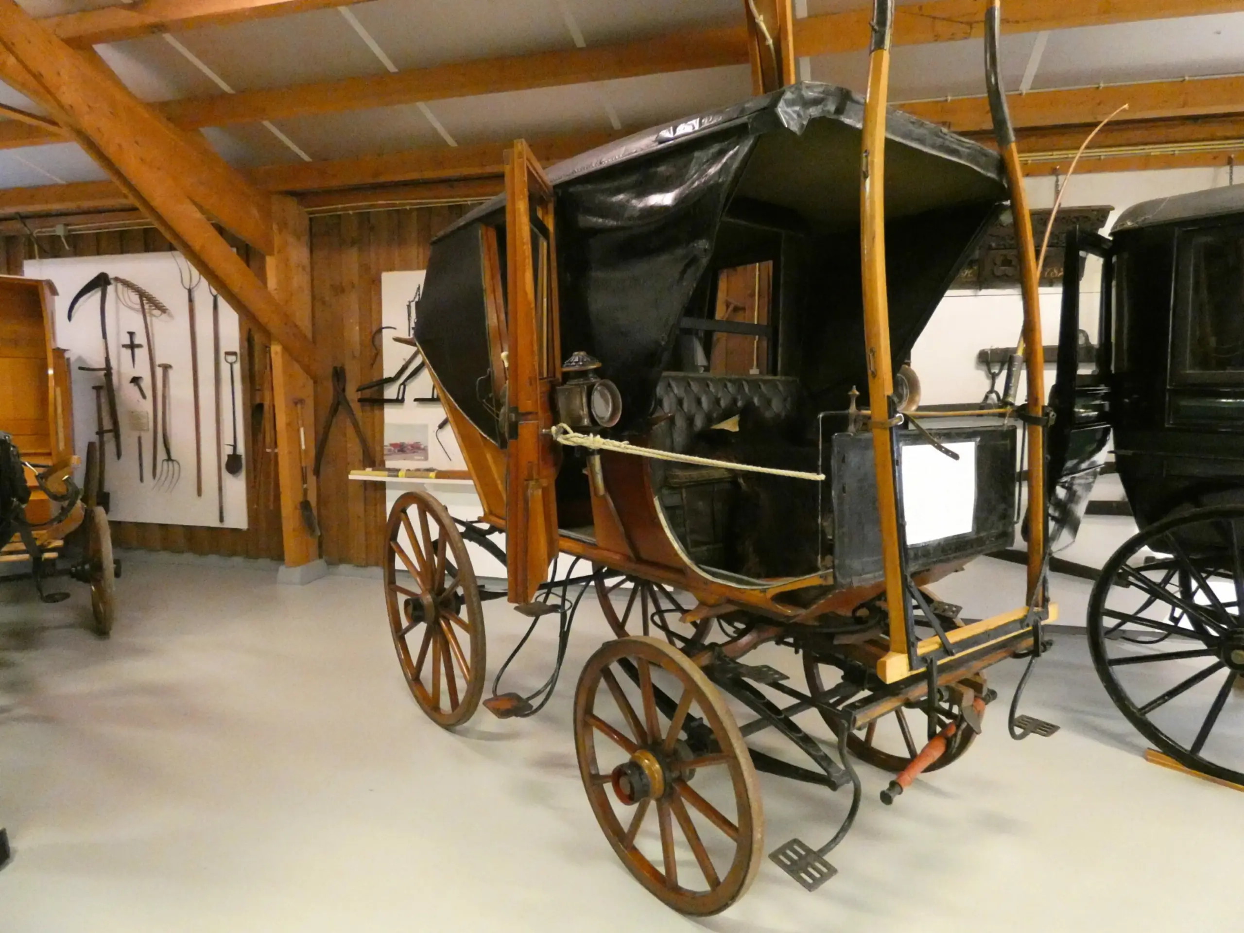 Historische koetsen bij Museum Waelstee