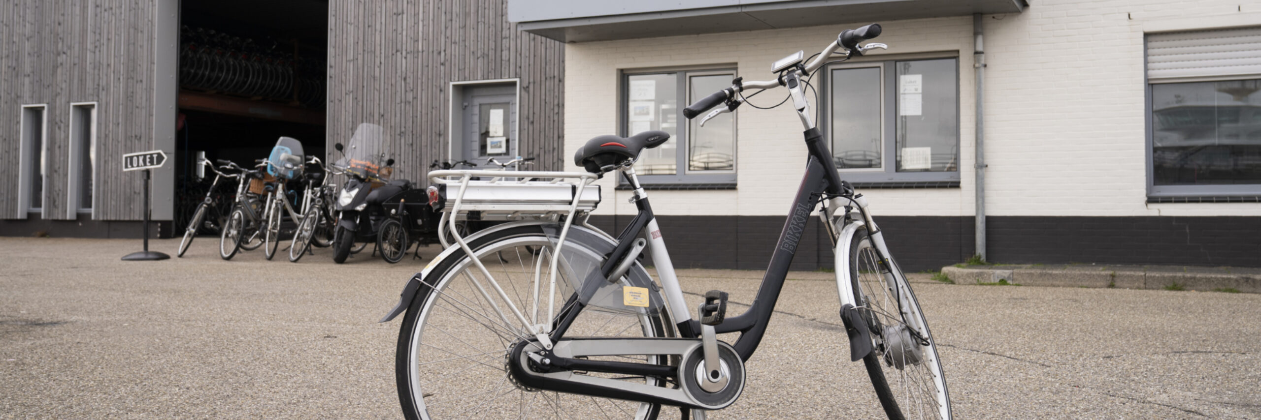 Fiets voor fietsverhuur fotograaf Liselotte Schoo VVV Texel