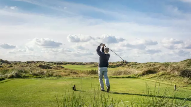 Golfer op Golfbaan De Texelse