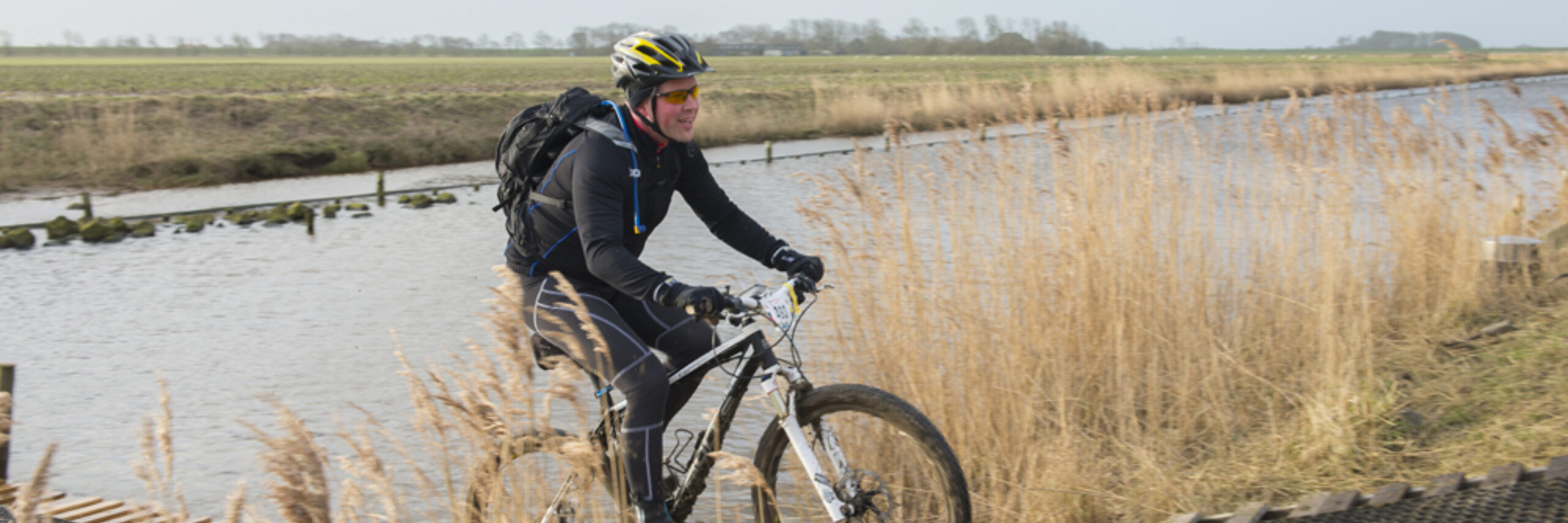 Mountainbiken tijdens evenement op Texel VVV Texel fotograaf Liselotte Schoo