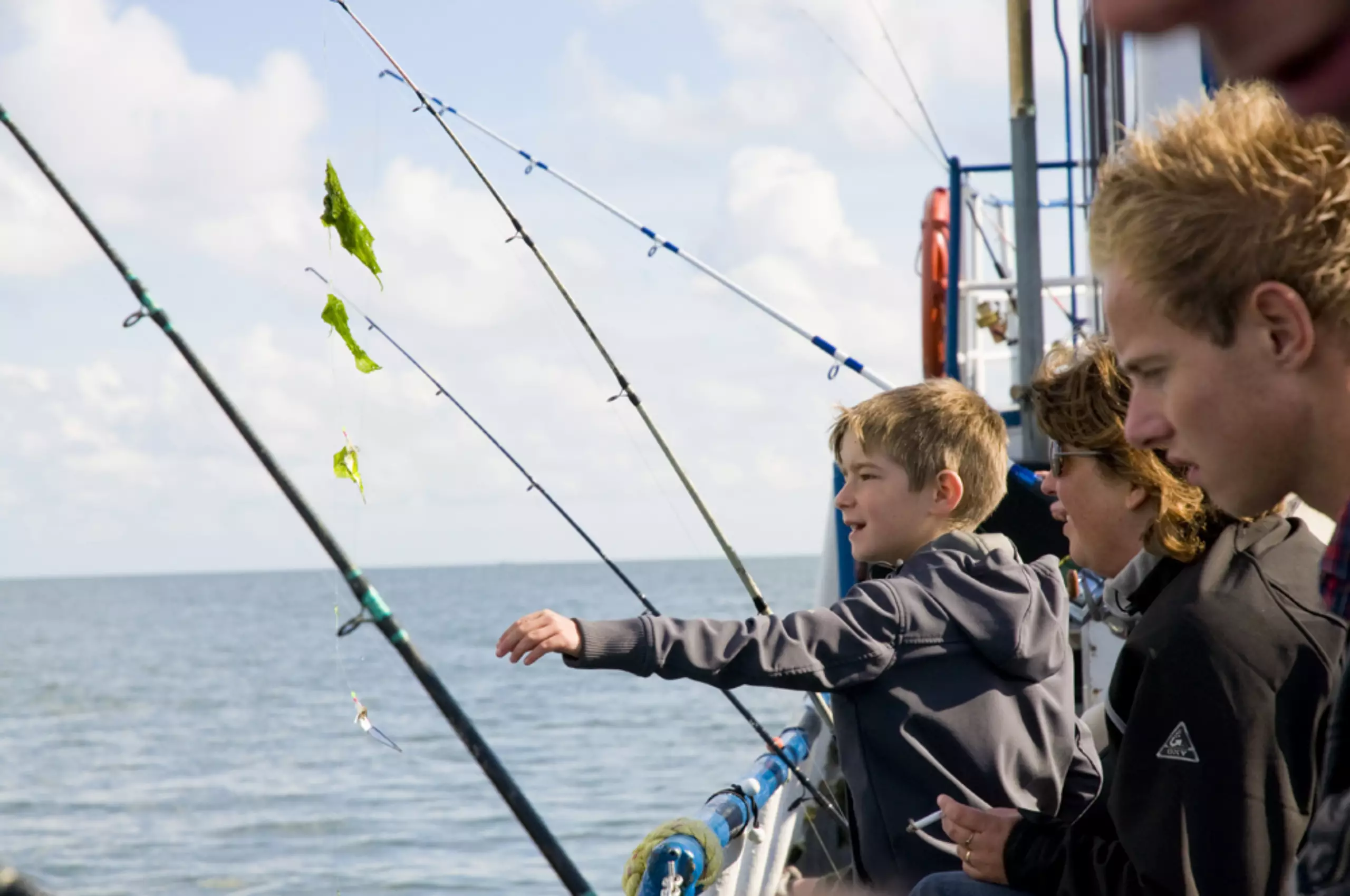 Vissen vangen op een boot