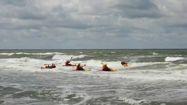 Kajakken op zee Texel Active VVV Texel