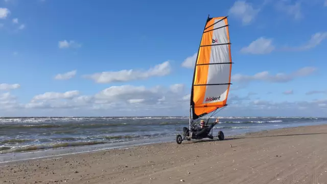 Blokart op het strand bij het water VVV Texel Texel Active