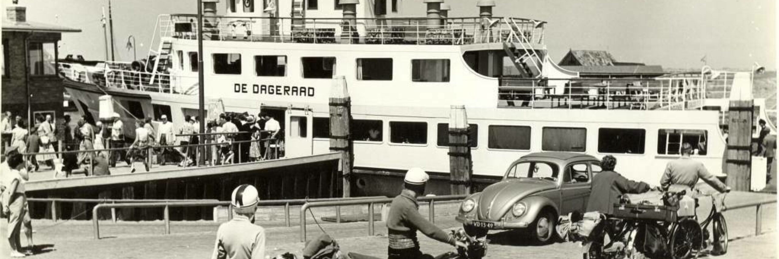 Oude afbeelding MS Dageraad in Oudeschild VVV Texel