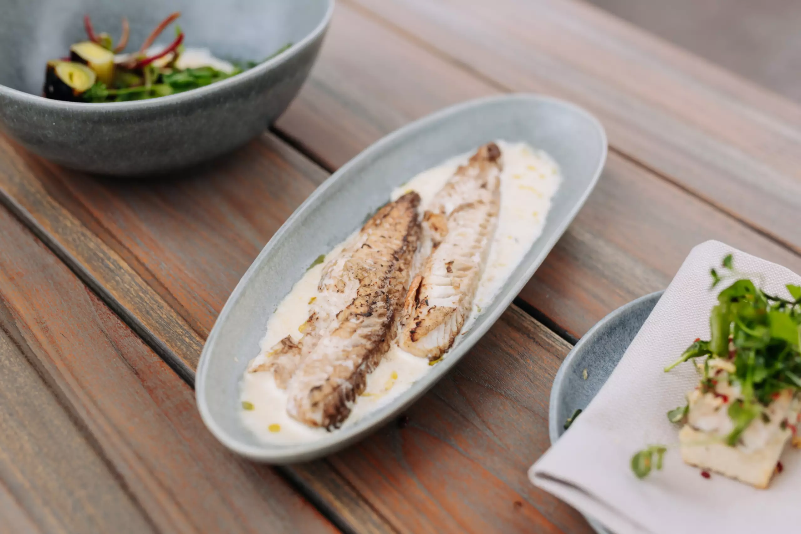 Gerecht poonfilet met prei en groenten in roomsaus BBQ recept