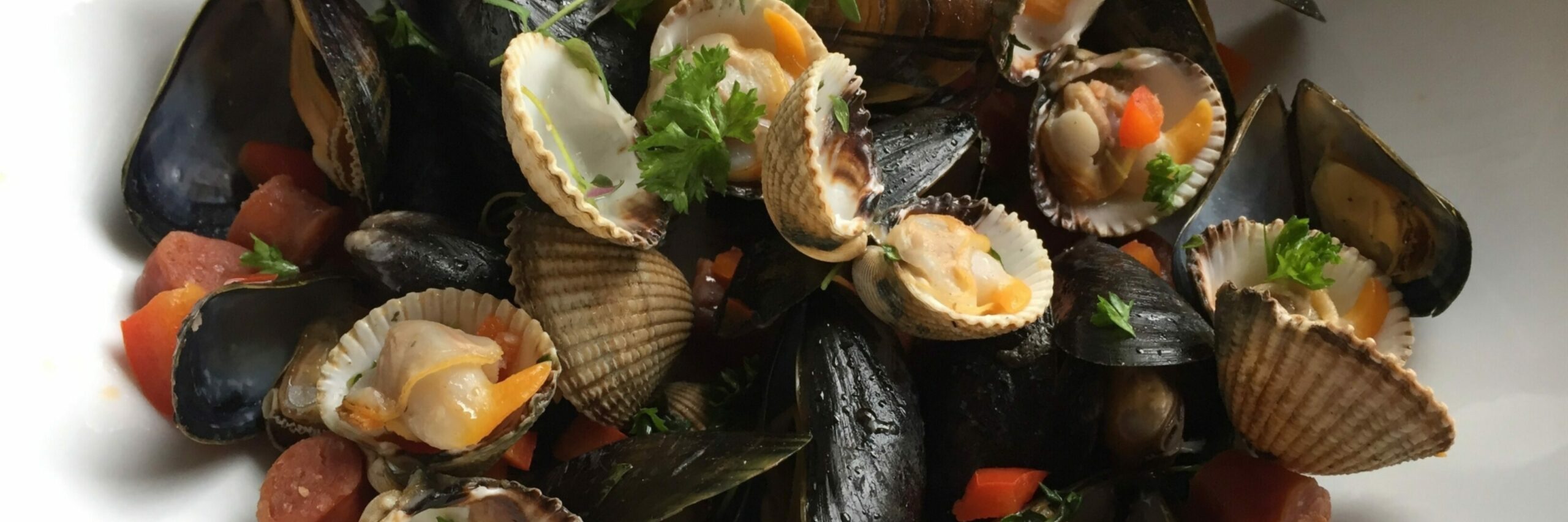 Mosselpannetje met kokkels en lamsworst VVV Texel Fotograaf Annette van Ruitenburg 2