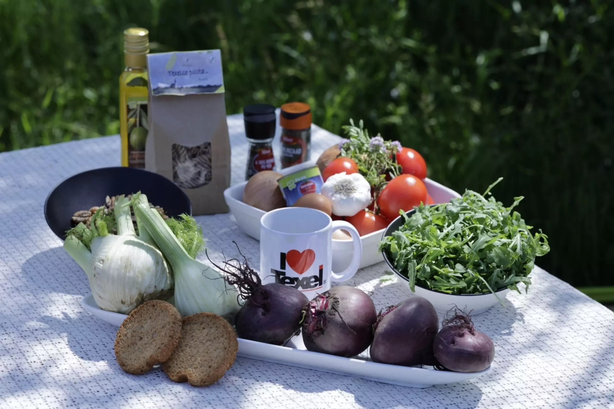 Ingredienten voor gerecht met lamsgehaktballetjes in tomatensaus
