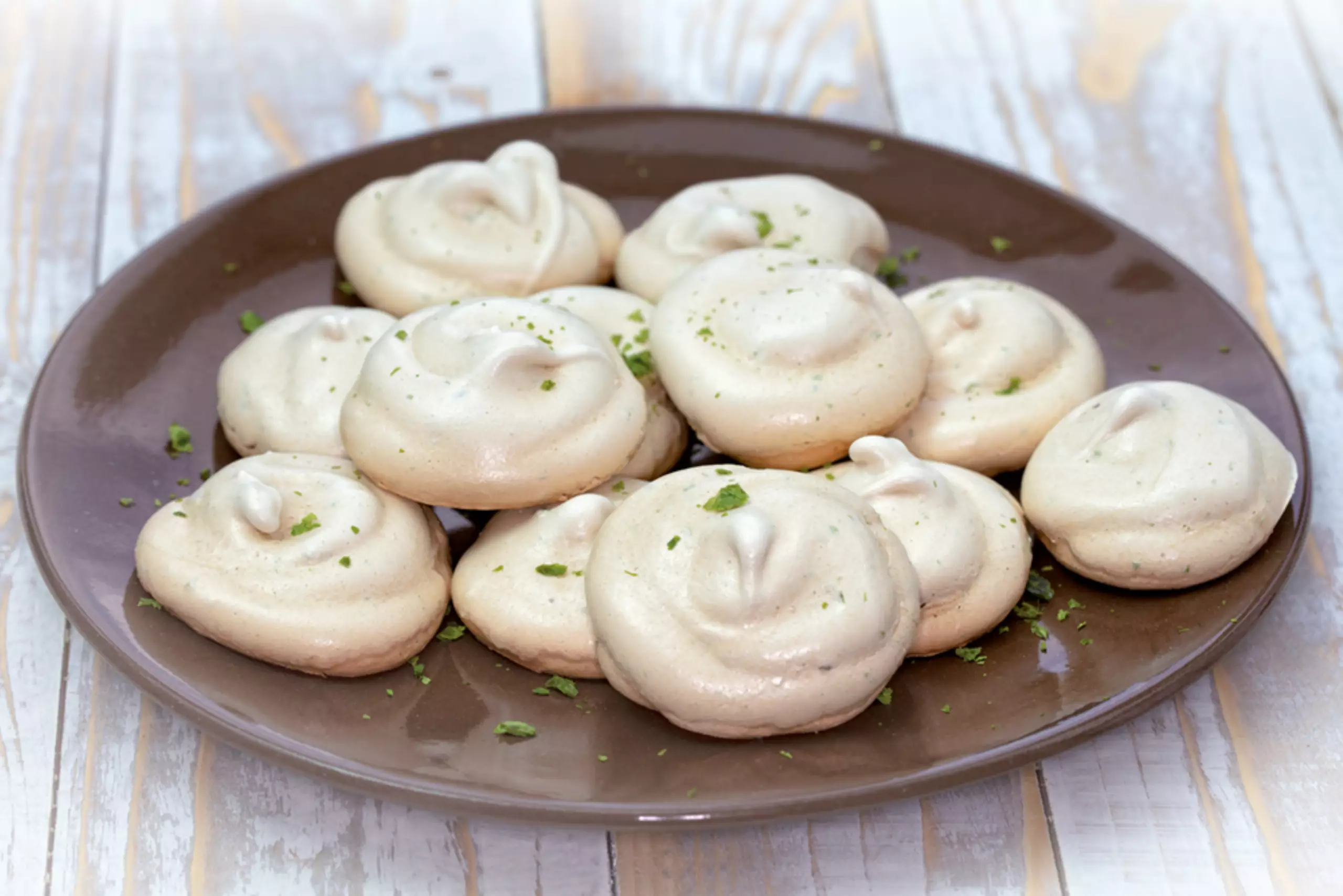 Meringues met zeewier