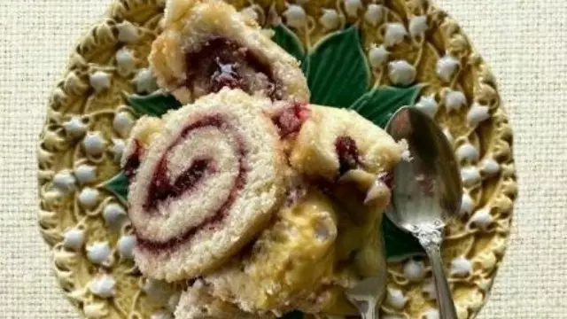 Opgerolde cake met Texelse vruchtenjam VVV Texel fotograaf Annette van Ruitenburg 2