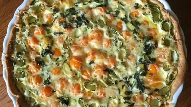 Hartige taart met tomaat en courgette VVV Texel Fotograaf Annette van Ruitenburg