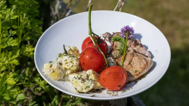 Recept voor gerecht lamskotelet met aardappel en tomaat