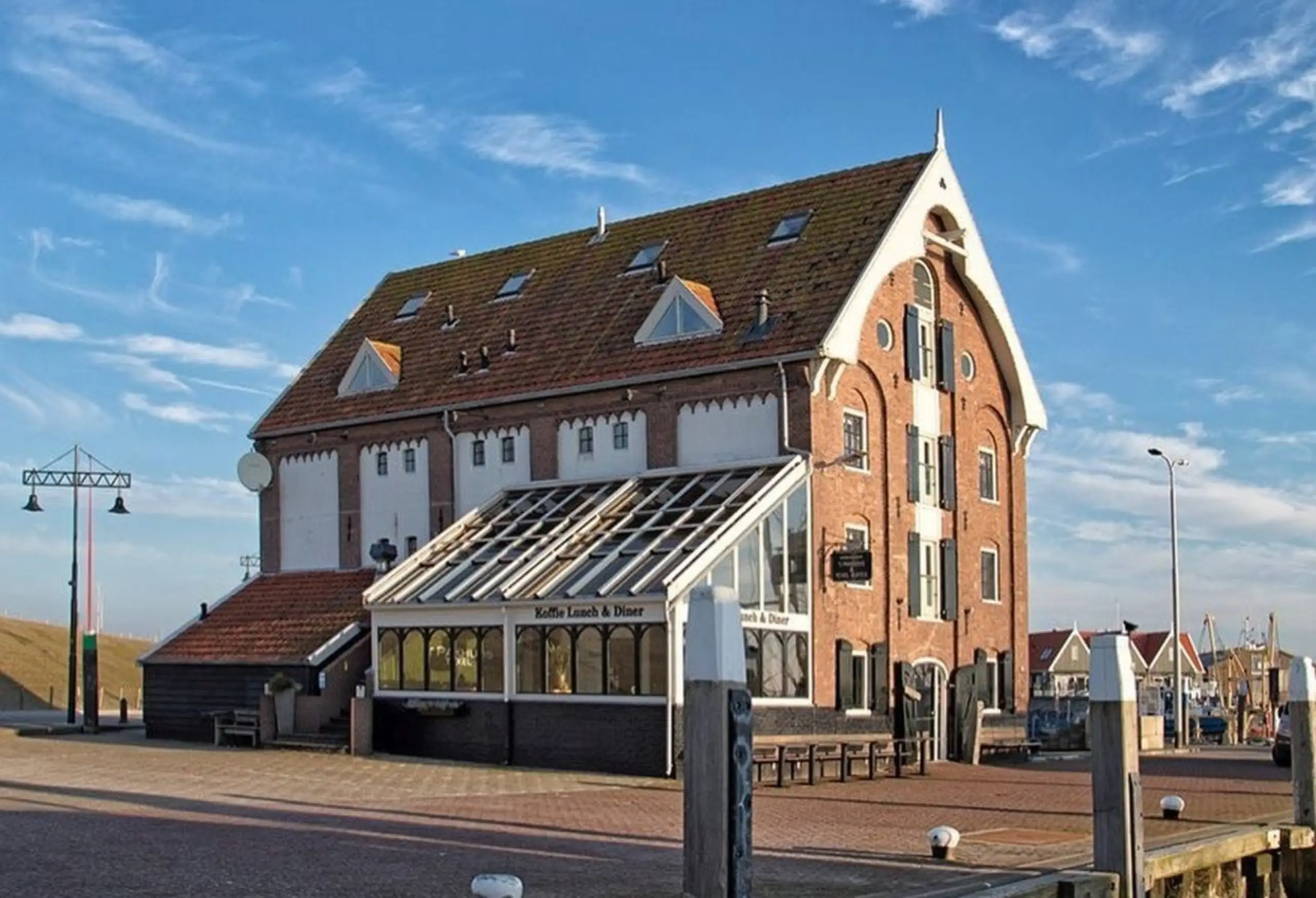 't Pakhuus in de haven van Oudeschild