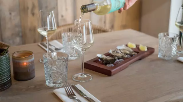 Oeters eten bij Gastropaviljoen XV fotograaf Wouter Bakker VVV Texel