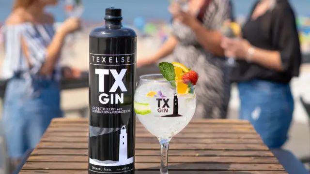 TX GIN TONIC op het strand Stokerij Texel VVV Texel