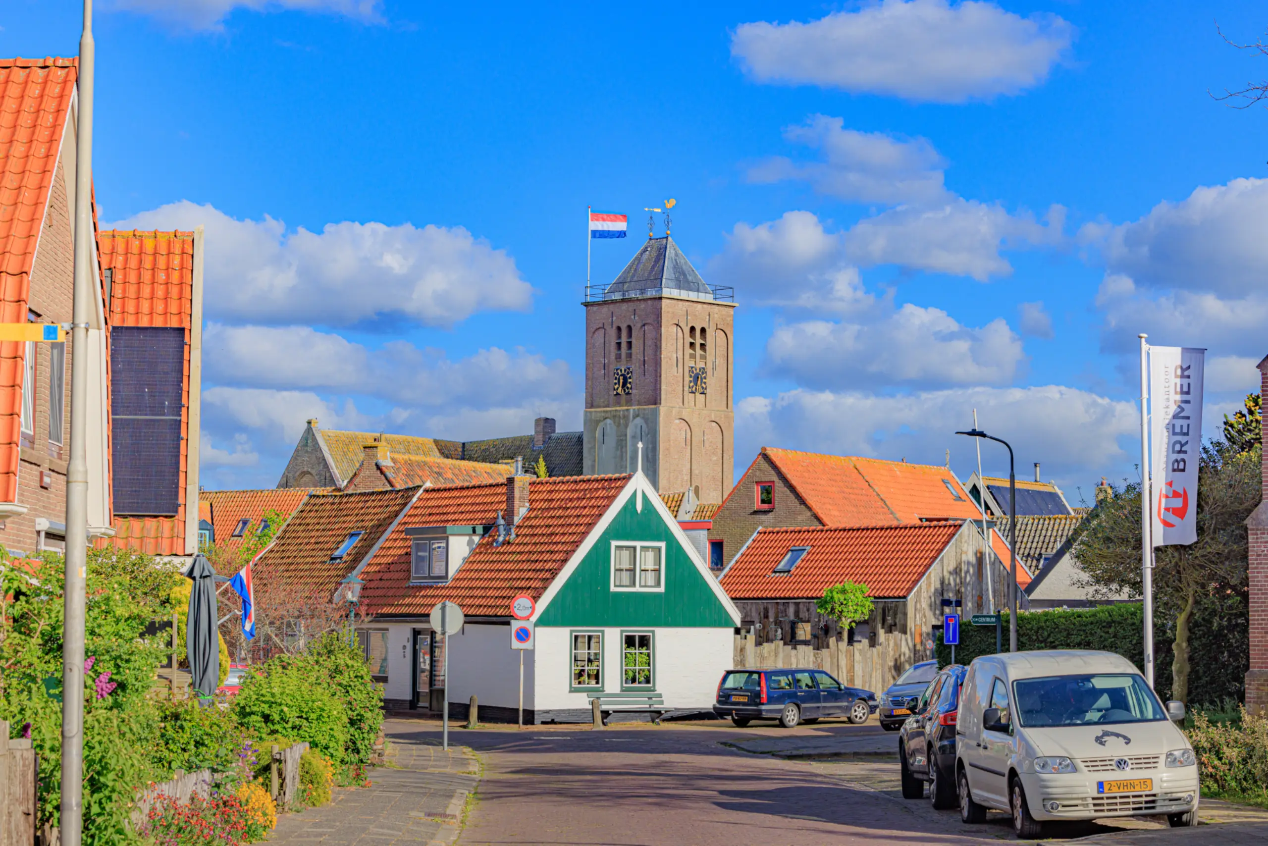 Vlag op kerktoren op 5 mei