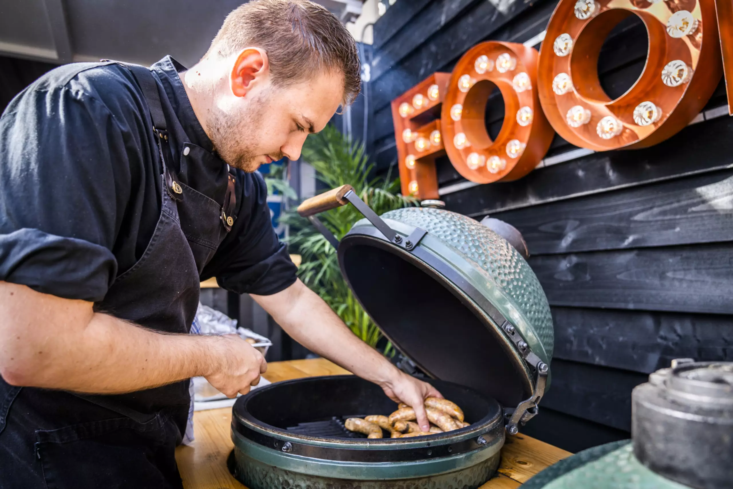 Barbequing meat during Texel Culinair
