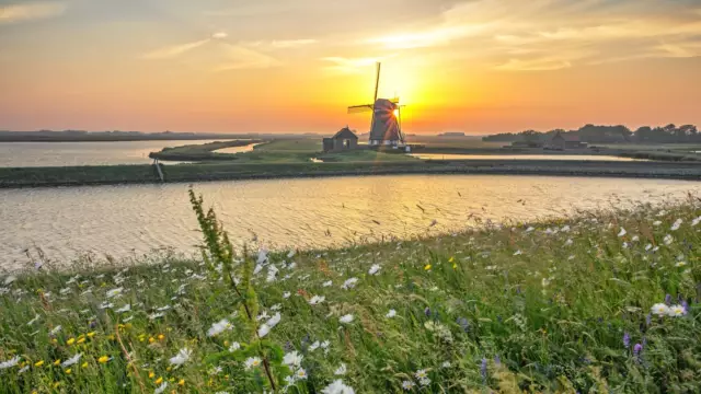 Molen het Noorden mit Sonnenuntergang