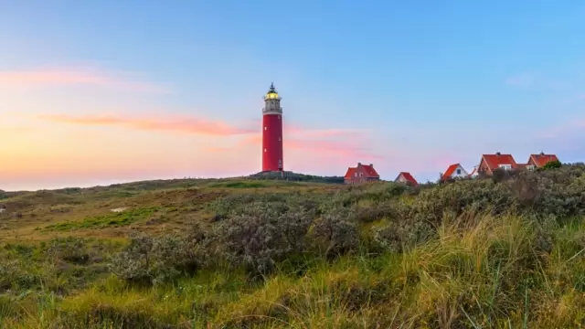 Vuurtoren nazomer duinen VVV Texel fotograaf Justin Sinner