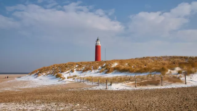 Vuurtoren in de sneeuw fotograaf Justin Sinner VVV Texel