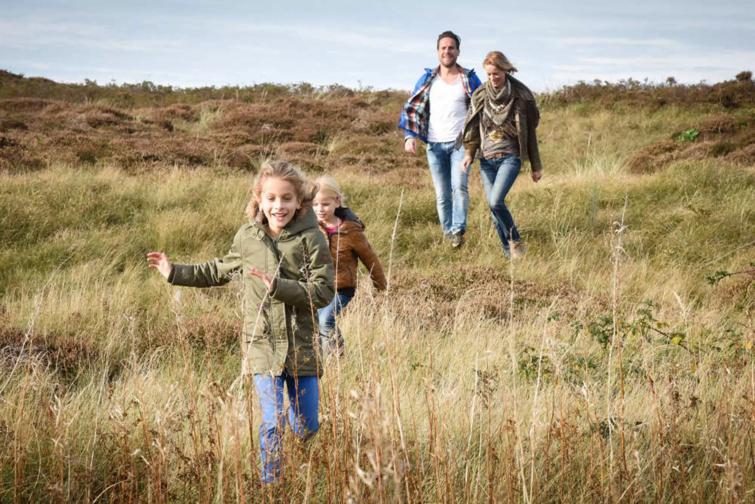 Gezin wandelen duinen Vakantiepark De Krim