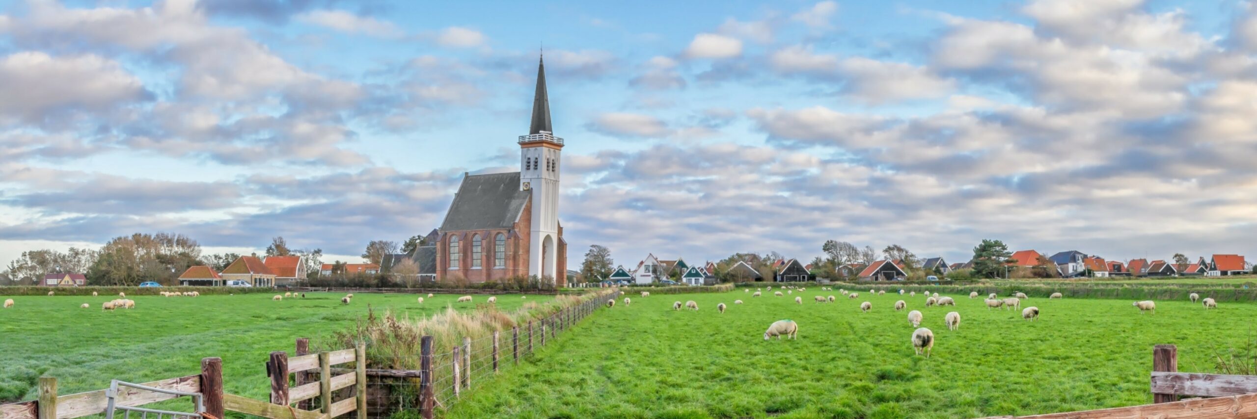 Landschap met kerk bij Den Hoorn VVV Texel fotograaf Justin Sinner