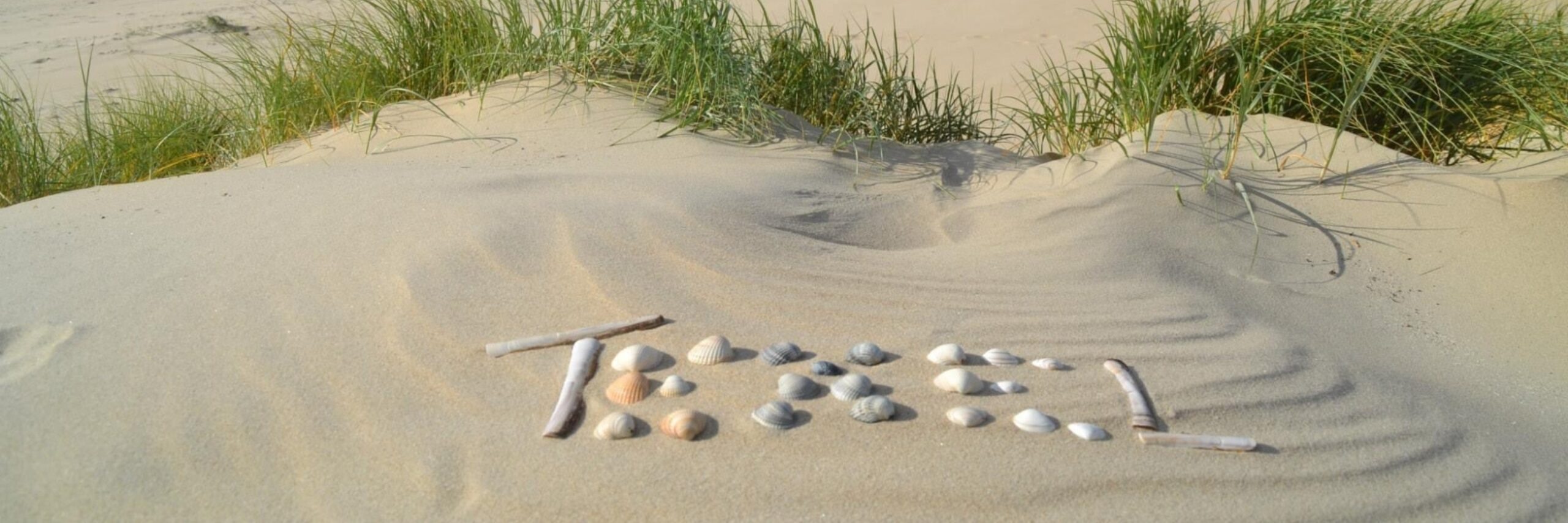 Letters Texel op het strand VVV Texel Sabrina Trenning