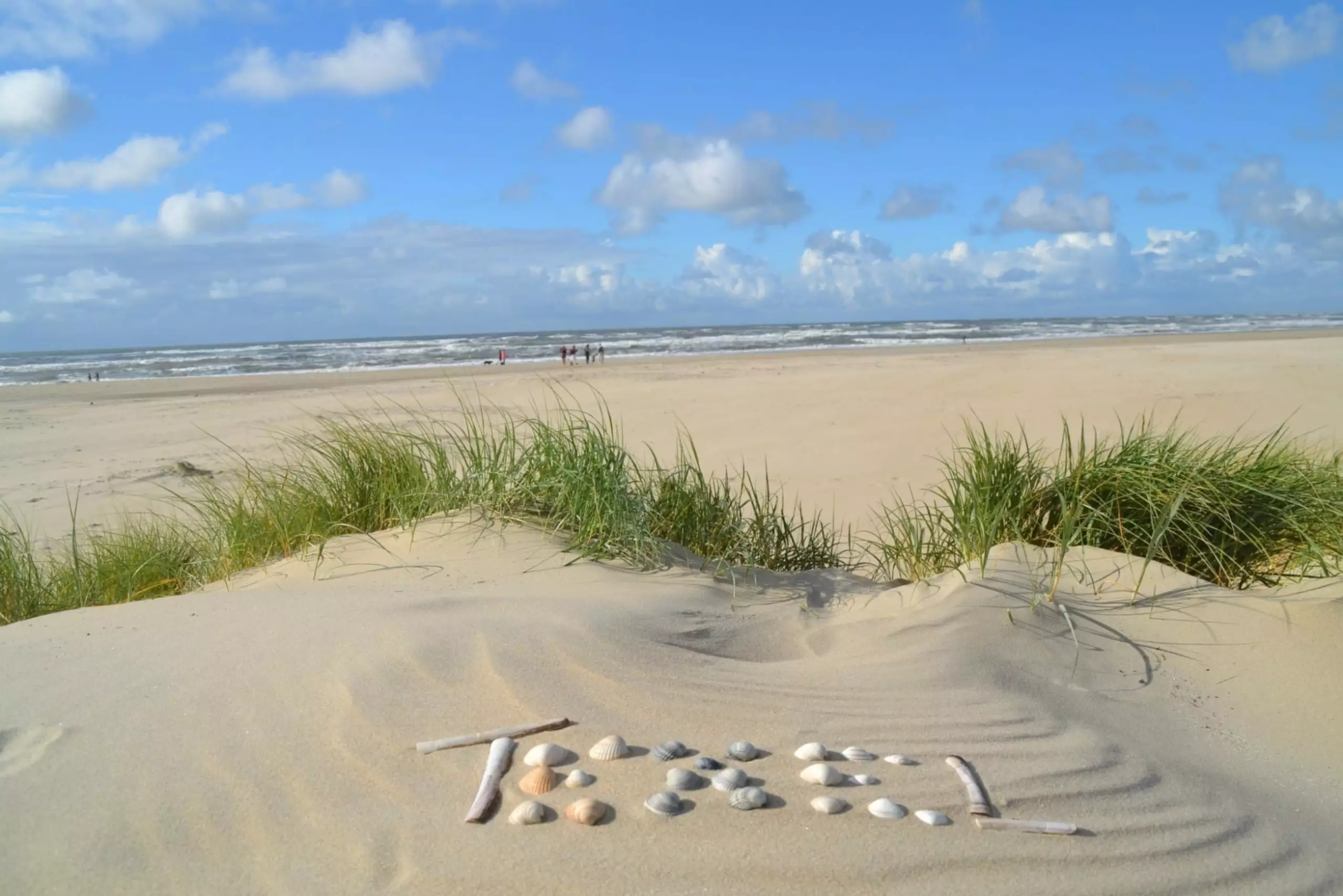 Letters Texel op het strand VVV Texel Sabrina Trenning
