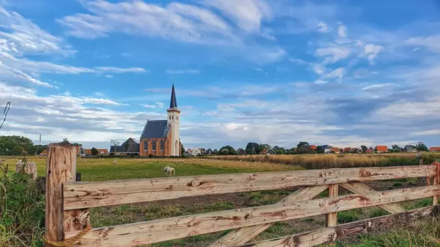Weiland met kerk van Den Hoorn VVV Texel fotograaf Garielle Botter