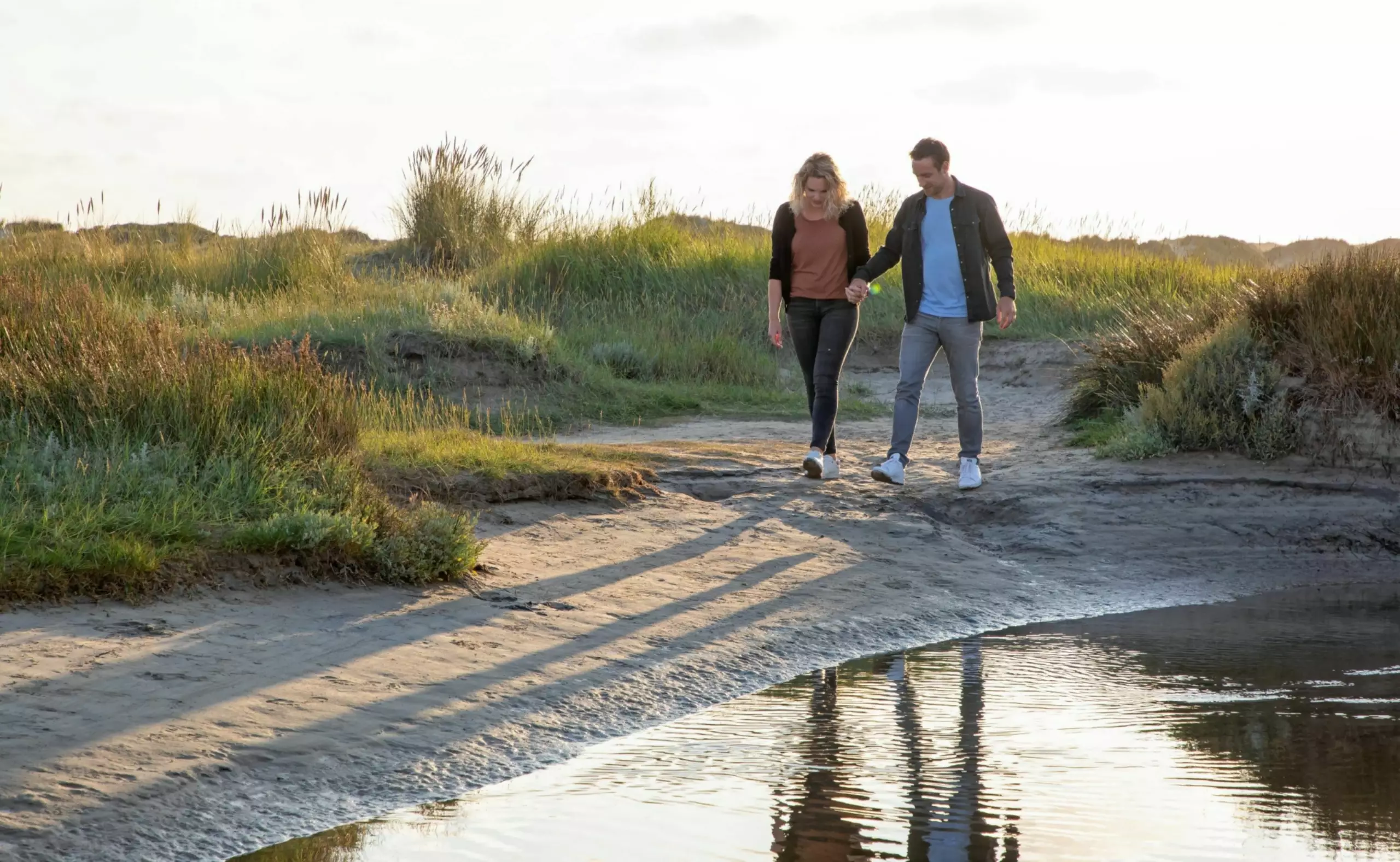 Romantisch wandelen door De Slufter VVV Texel fotograaf Justin Sinner