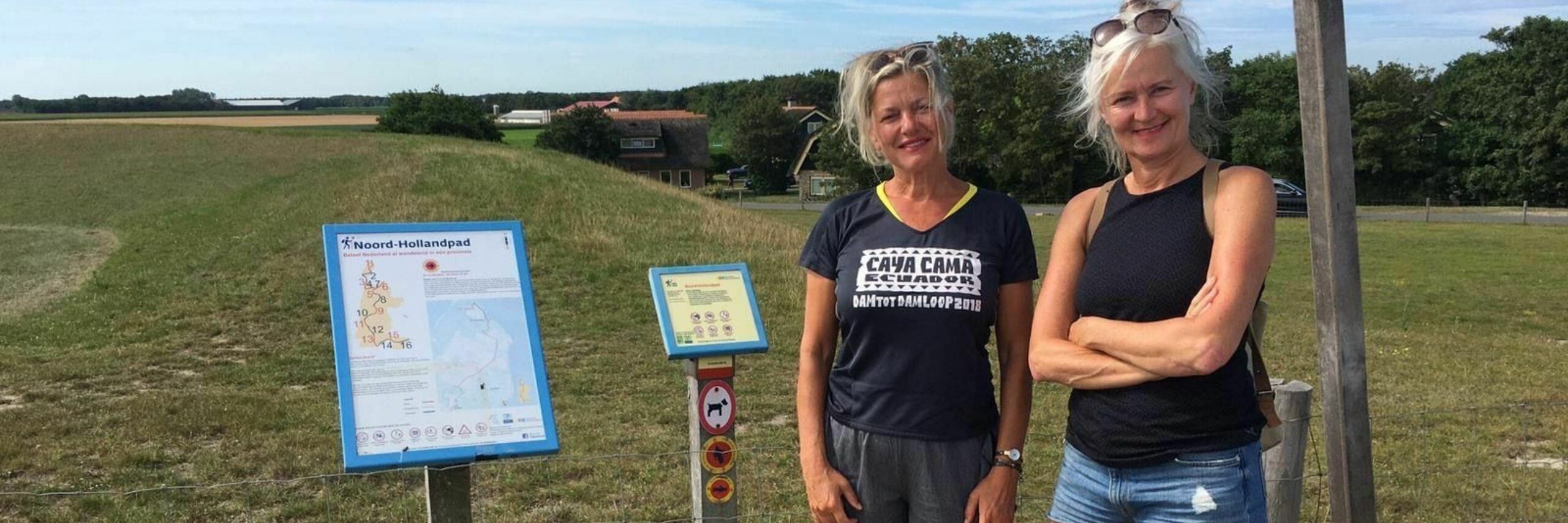 Wandelaars wandelen het Noord Hollandpad op Texel VVV Texel