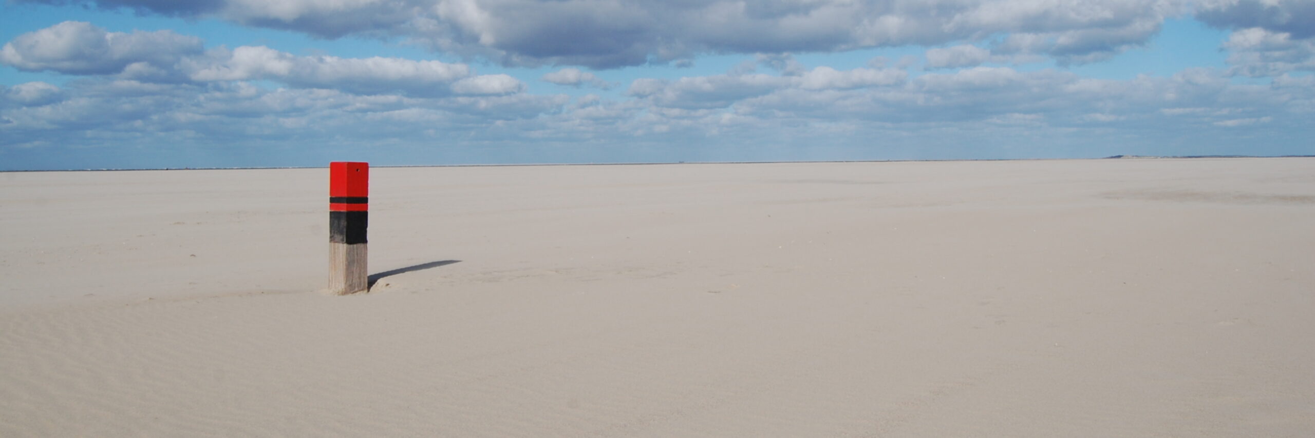 Strandpaal op het strand VVV Texel