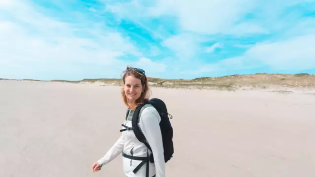 Wandelen op het strand VVV Texel fotograaf Kaz Paul van The Hike