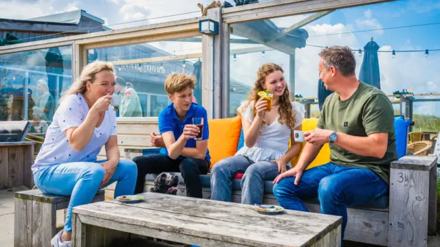 Stefan Krofft VVV Gezinnen op strand 09 08 2023 50