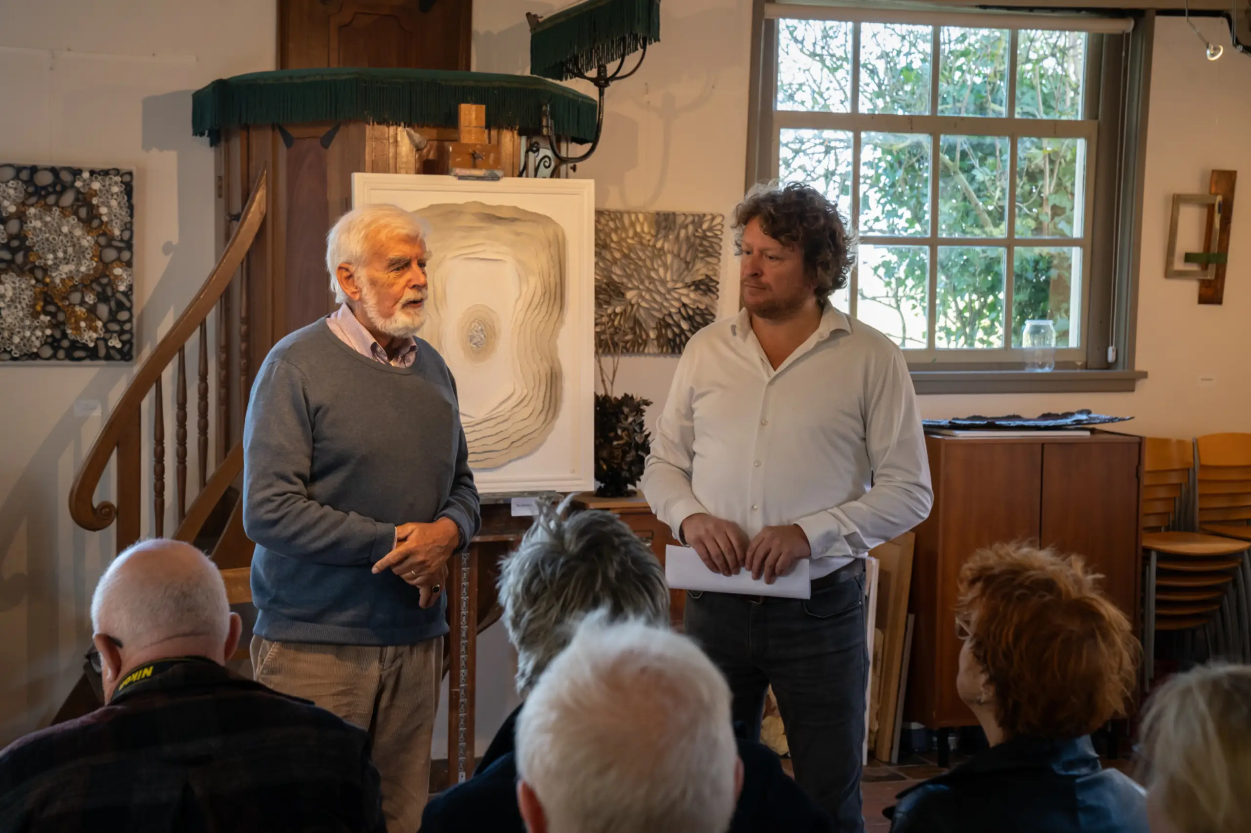Maarten 't Hart en VVV-directeur Frank Spooren