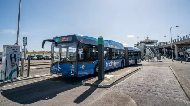 Busstation bij de boot op Texel VVV Texel 6