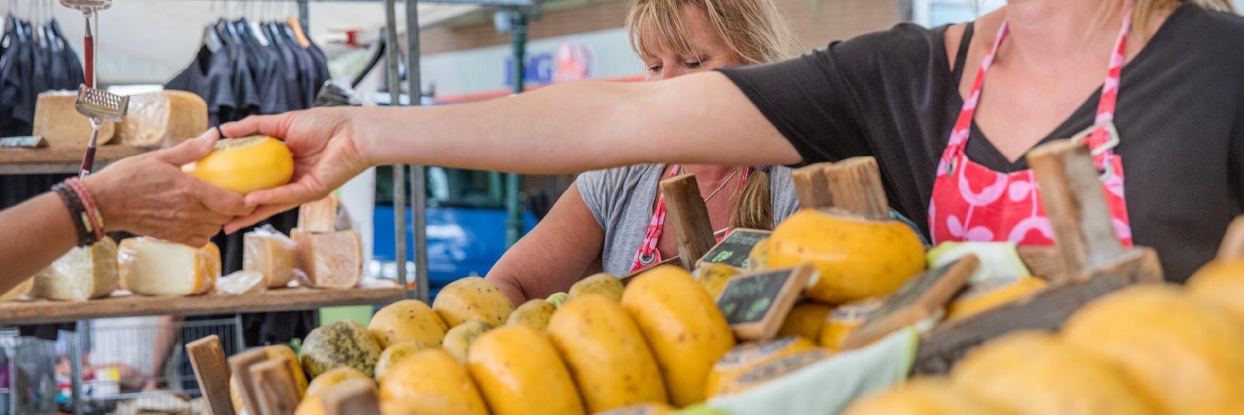 Wezenspyk op de markt Zomermarkt Den Burg Winkelhart Den Burg vrij te gebruiken