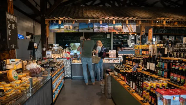 Frische lokale Produkte im Hofladen