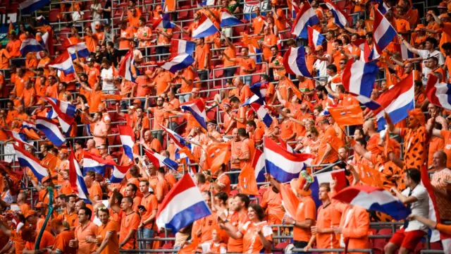 Voetbal shutterstock 2007401885