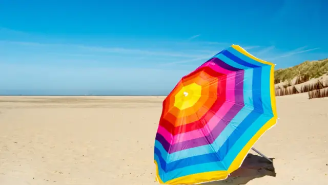 Parasol shutterstock 181914125