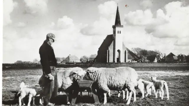 Historische foto van het Hoornder kerkje