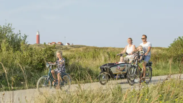 Radweg in der nähe vom Leuchtturm