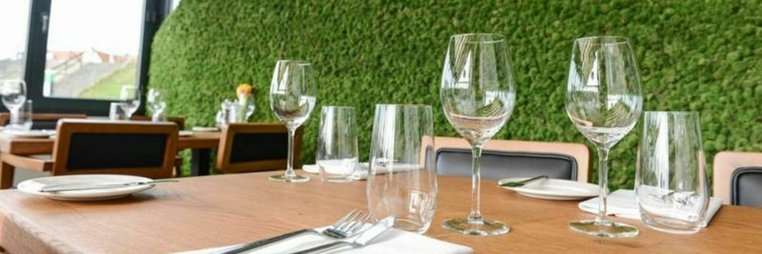 Interieur tafel restaurant t Pakhuus Texel VVV Texel