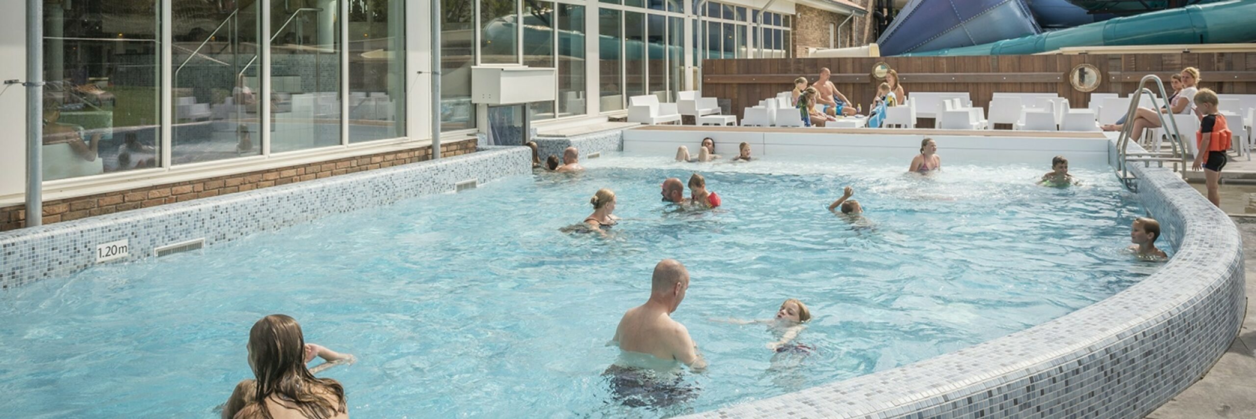 Buitenzwembad op Vakantiepark De Krim VVV Texel